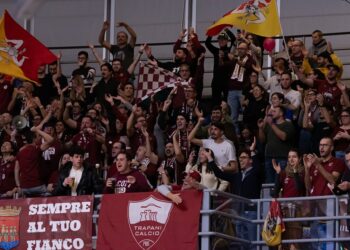 Trapani Shark, protesta dei tifosi, risponde Antonini a muso duro