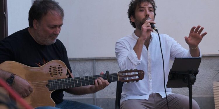 Marsala. “Diu dunn’è”: il nuovo brano de I Musicanti di Gregorio Caimi e Riccardo Sciacca per invocare la pace tra poesia e denuncia sociale