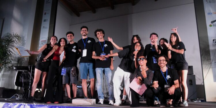 La Casina delle Palme rivive con la musica indipendente: oltre 2.000 presenze all’evento “We feel it!”