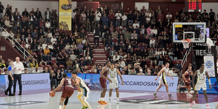 Basket: Trapani Shark vola, sesta vittoria su sette partite in campionato