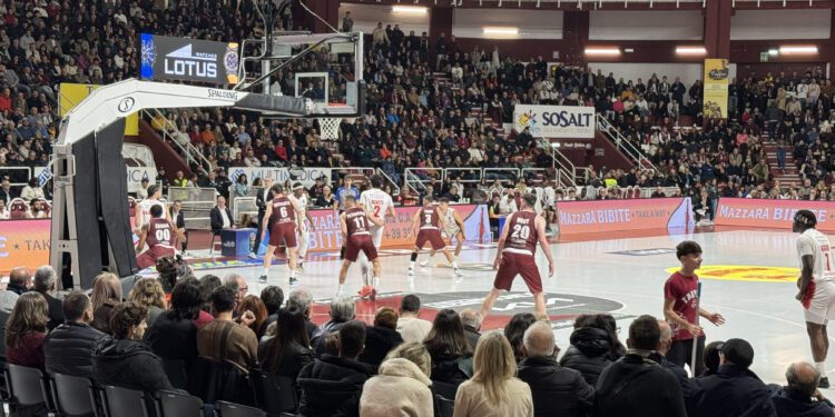 Trapani tutto cuore ma non basta. Varese espugna il Palashark. La società minaccia di non presentarsi alla prossima partita