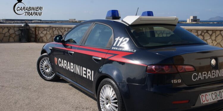 Sorpreso di notte a rubare in un’attività commerciale. Arrestato