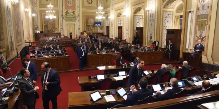 ARS: dalle indagini giudiziarie alle riforme saltate. Oggi pomeriggio in aula si vota la mozione di sfiducia