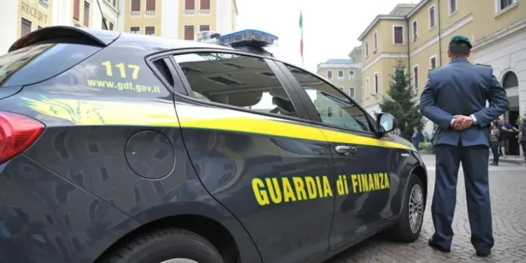Direttrice della posta ha sottratto 800 mila euro ai risparmiatori. Sequestrati i beni