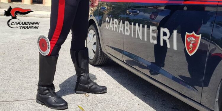 Sopreso in casa con marijuana e piante in coltivazione. Arrestato marsalese