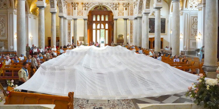 «Non sono numeri, ma persone»: in Cattedrale a Mazara il “Sudario di Gaza”