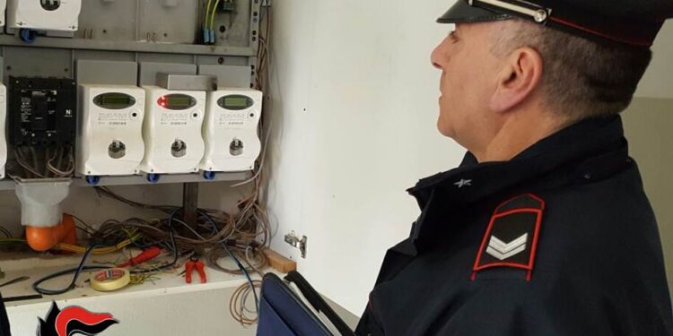 Furto di energia elettrica, tre arresti